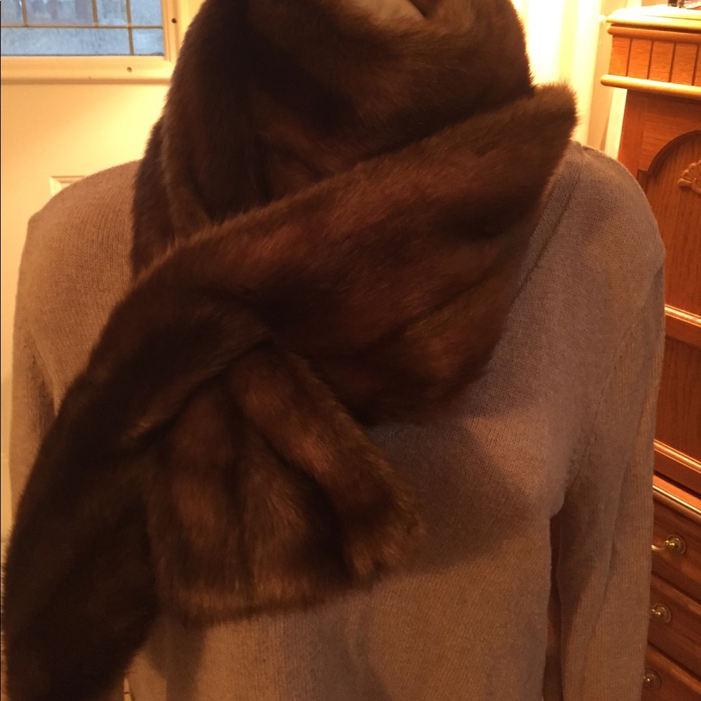 Beautiful faux mink accessory scarf - Picture 4 of 5